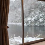 窓の向こうに、雪景色。