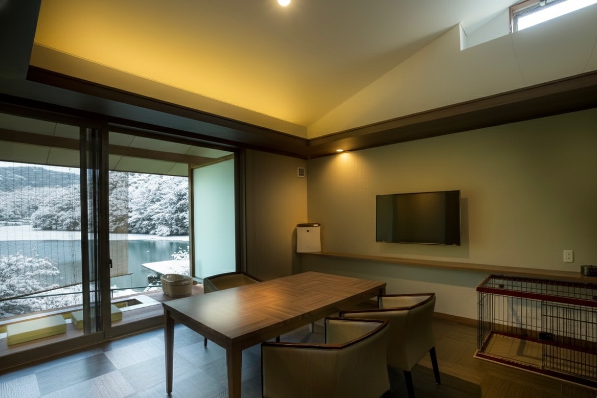 雪解けの雨が、